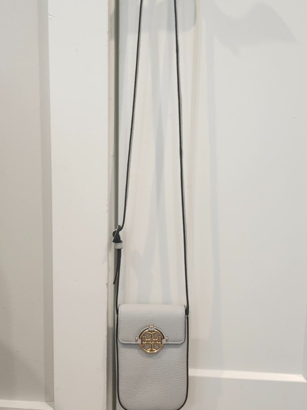 Tory Burch Phone Crossbody Bag – Light Gray Leather – Gold Logo – EUC - Picture 16 of 16
